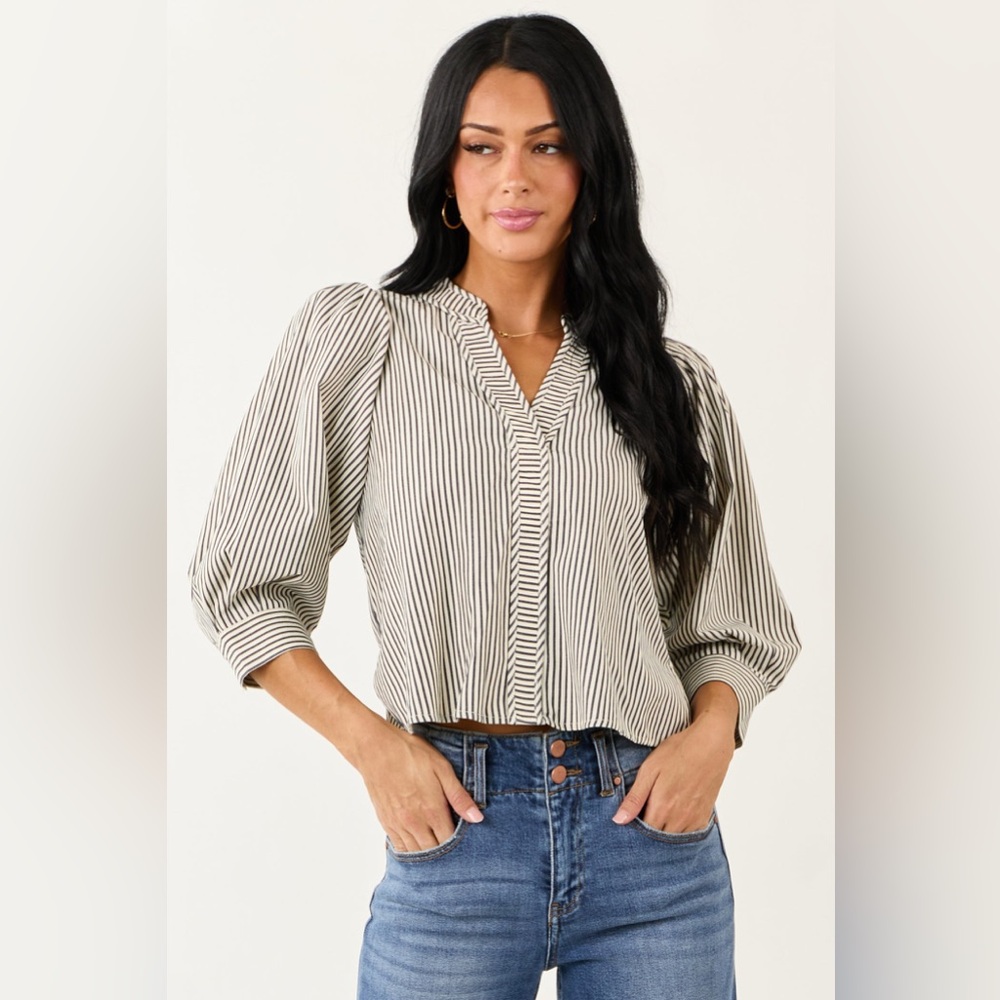 Entro Off White Railroad Stripe V Neck Half Sleeve Top - Picture 2 of 10